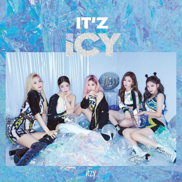 Обложка: ITZY - DALLA DALLA