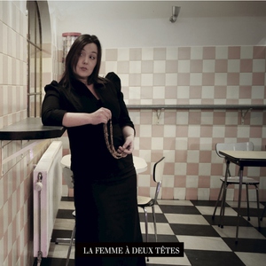 Обложка: La Femme à Deux Têtes - La veuve du poète