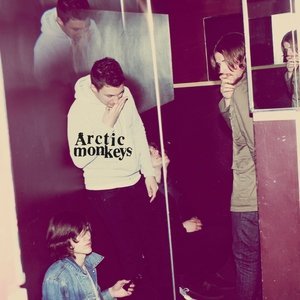 Обложка: Arctic Monkeys - Crying Lightning