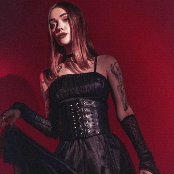 Обложка: Pauline Seaver, Fatal-M - About Me