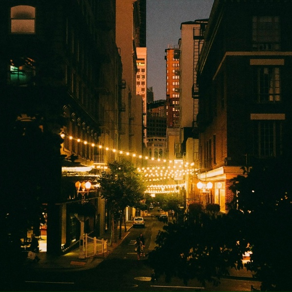 Обложка: Thomas Asselman, St-Amour - night lights.
