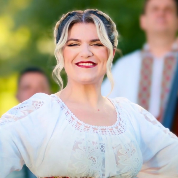 Обложка: Diana Sârbu - Vinu-i bun din poloboc
