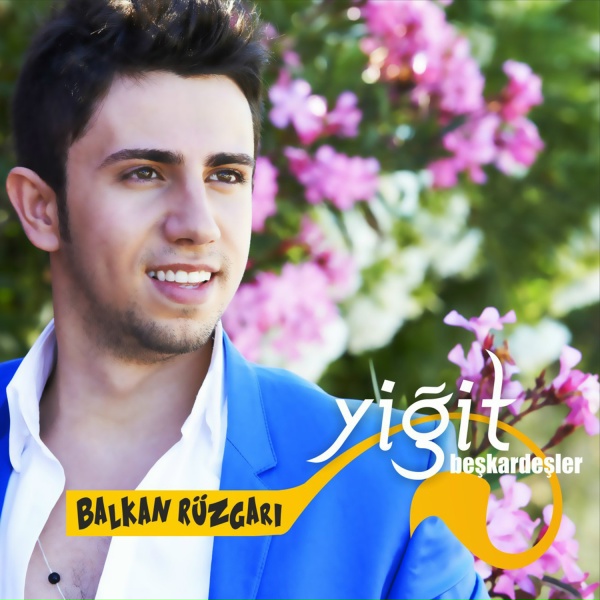 Обложка: Yiğit Beşkardeşler - Yeni Camii Avlusunda
