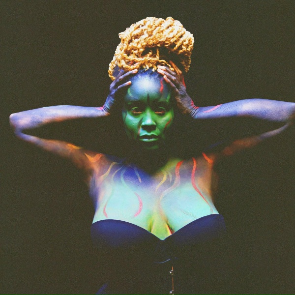 Обложка: LION BABE - Bonita Applebum