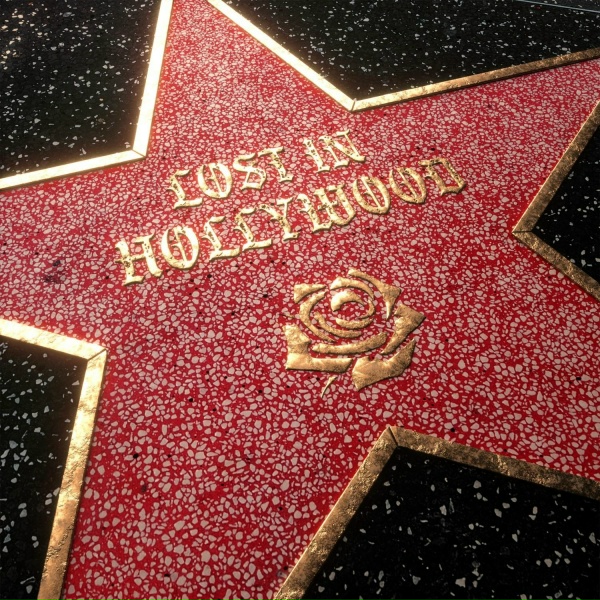 Обложка: Lost in Hollywood, Half Me - The Art of Being Torn Out