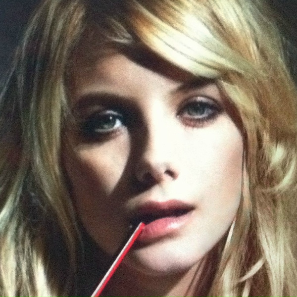 Обложка: Mélanie Laurent - Il fait gris