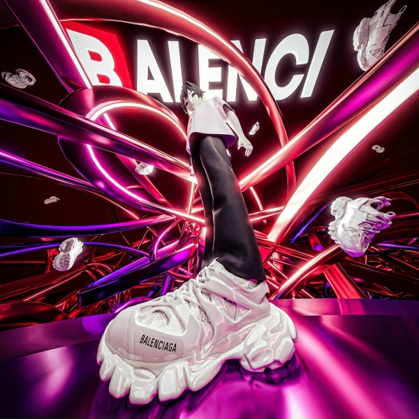Обложка: vshumilov - BALENCI