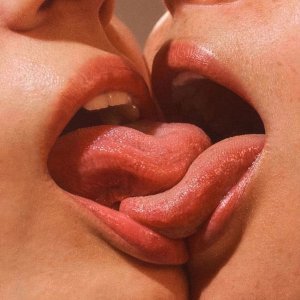 Обложка: DOUDOSE - SEXY LIPS