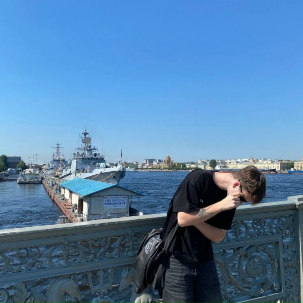 Обложка: RealLowly Pluto - Weekdays