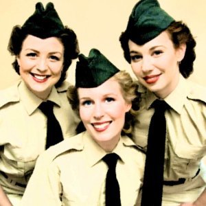 Обложка: The Andrews Sisters feat. Bing Crosby - Along The Navajo Trail (with Bing Crosby)