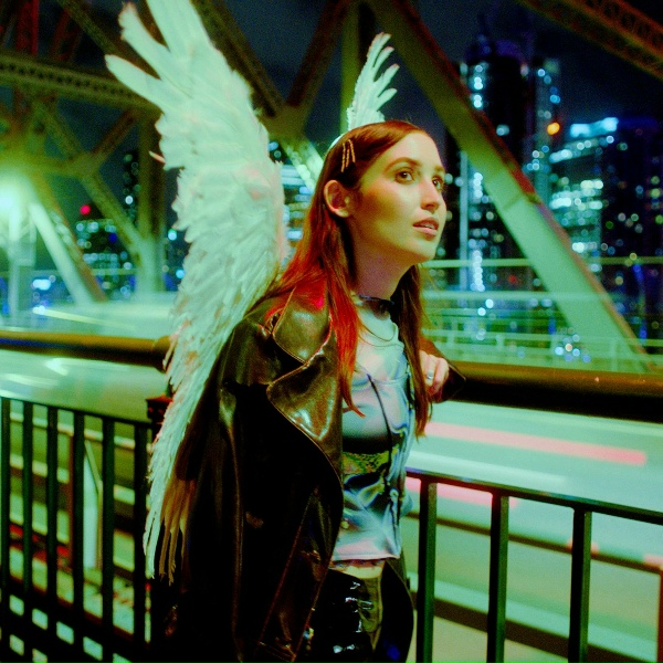 Обложка: Hatchie - Giving The World Away