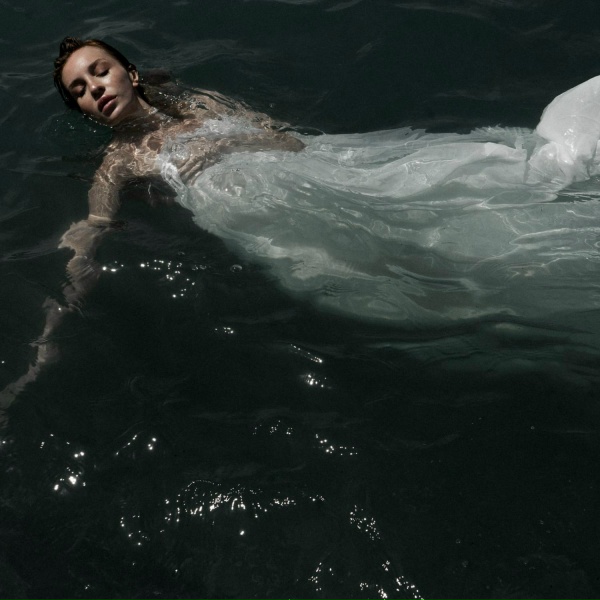 Обложка: APOLONA - Много воды