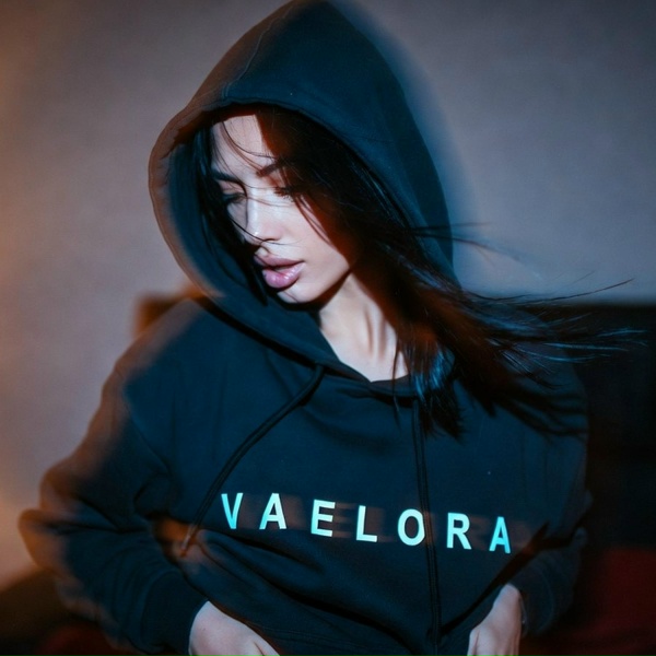 Обложка: V A E L O R A - High Walls