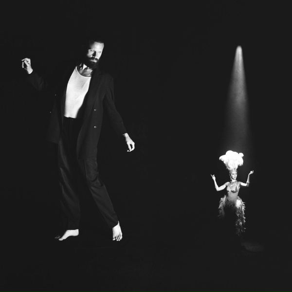 Обложка: Father John Misty - Kiss Me (I Loved You)