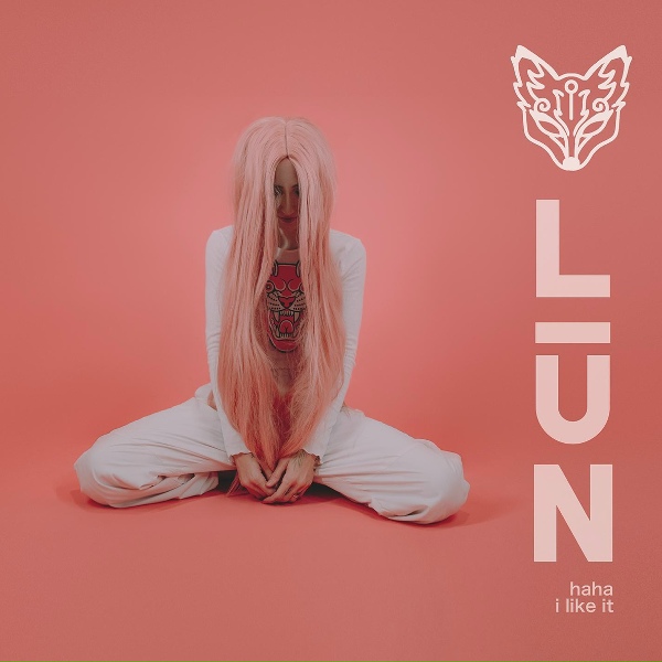 Обложка: LŪN - y2k2k