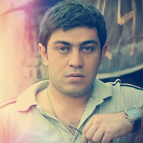 Обложка: Martin Mkrtchyan - Es Uzum Em